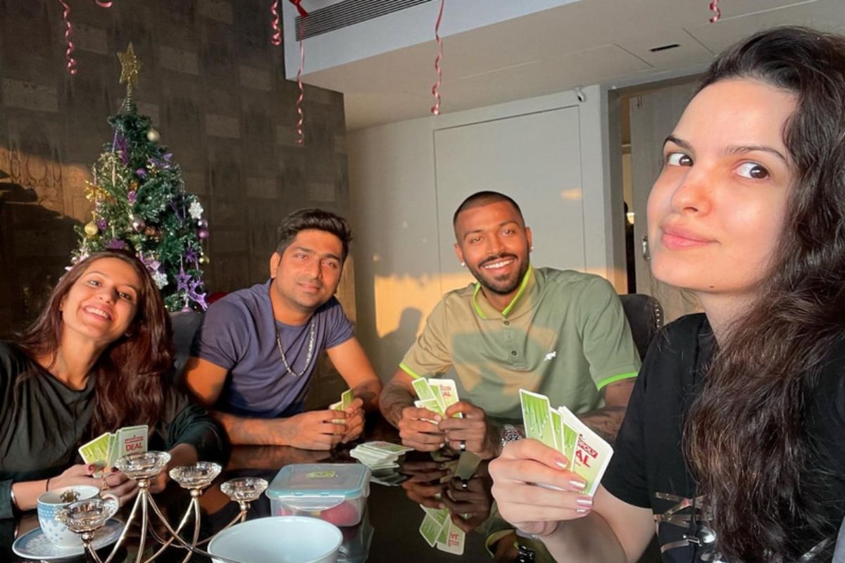 Hardik Pandya Kills Time Playing Cards with Wife Natasa Stankovic & Family