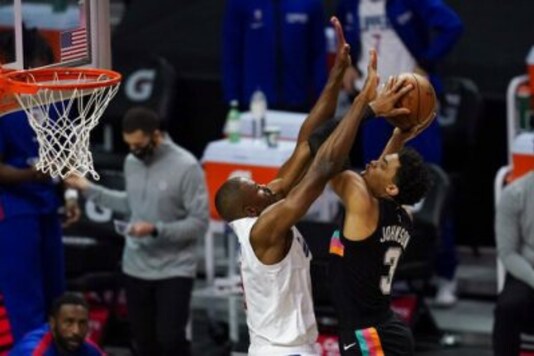 San Antonio Spurs and Los Angeles Clippers Photo Credit: AP)