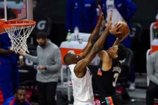 San Antonio Spurs and Los Angeles Clippers Photo Credit: AP)