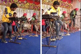 Watch: Musician Dances While Playing Keyboard at an Event, That's Some Multitasking Watch: Musician Dances While Playing Keyboard at an Event, That's Some Multitasking