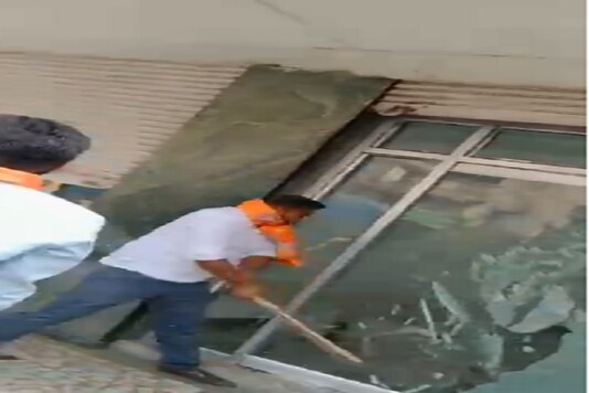 Screenshot from a video where MNS members can be seen ransacking a couple of offices of Torrent Power in the powerloom town of Bhiwandi.