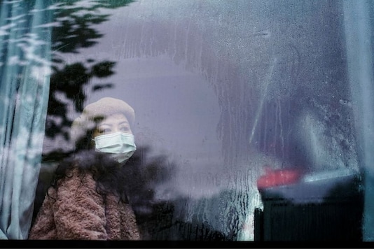 A woman wearing face mask looks out from a bus almost a year after the global outbreak of the coronavirus disease (COVID-19) in Wuhan, Hubei province, China December 7, 2020. Picture taken December 7, 2020. REUTERS/Aly Song
A woman wearing face mask looks out from a bus almost a year after the global outbreak of the coronavirus disease (COVID-19) in Wuhan, Hubei province, China December 7, 2020. Picture taken December 7, 2020. REUTERS/Aly Song