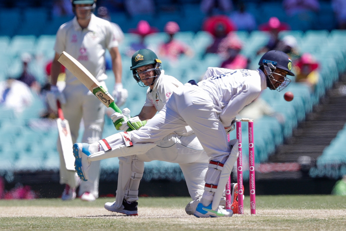 India vs Australia: Tim Paine Joins India Huddle After Racial Slurs; Justin Langer Calls Him Class Act