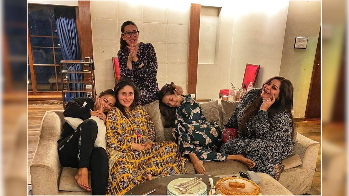 Kareena Kapoor Khan Catches up with BFFs Malaika Arora, Amrita and Sister Karisma Kapoor