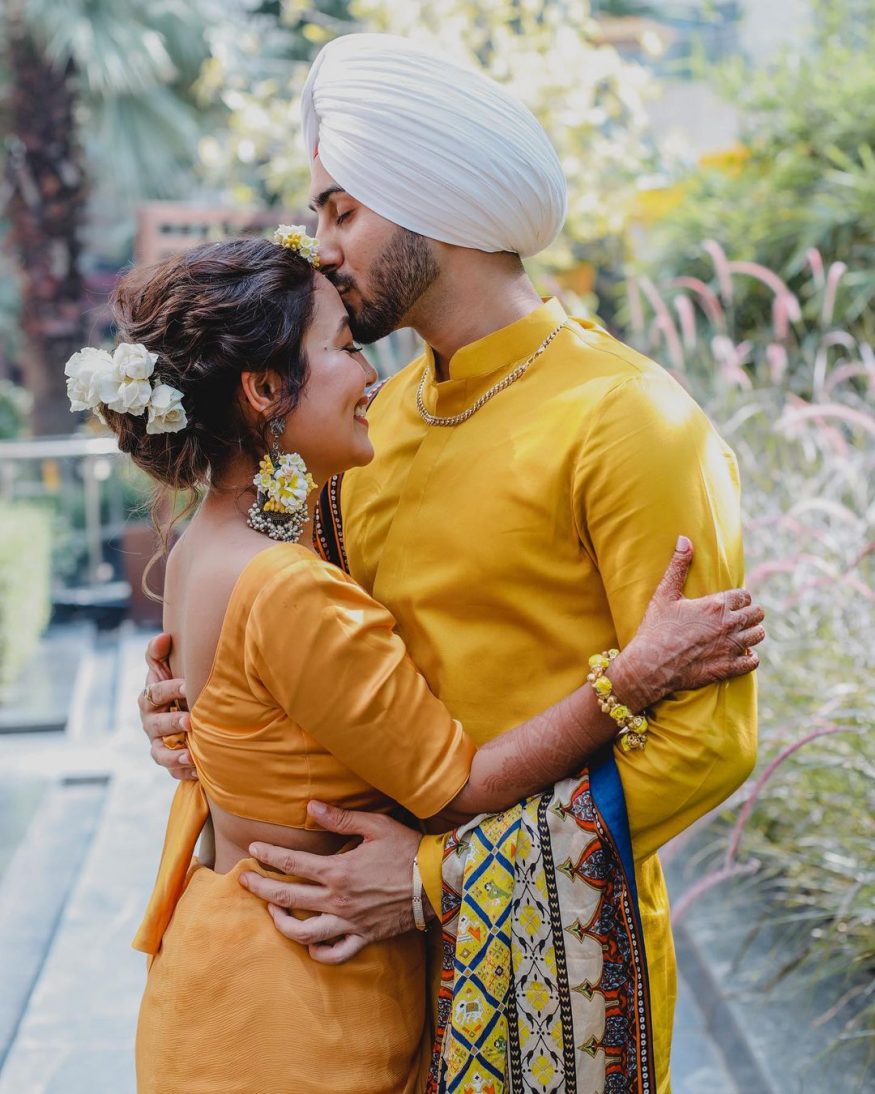 Neha Kakkar And Rohanpreet Singh Indulge In Pda Check Out Their Romantic Photos Photogallery 