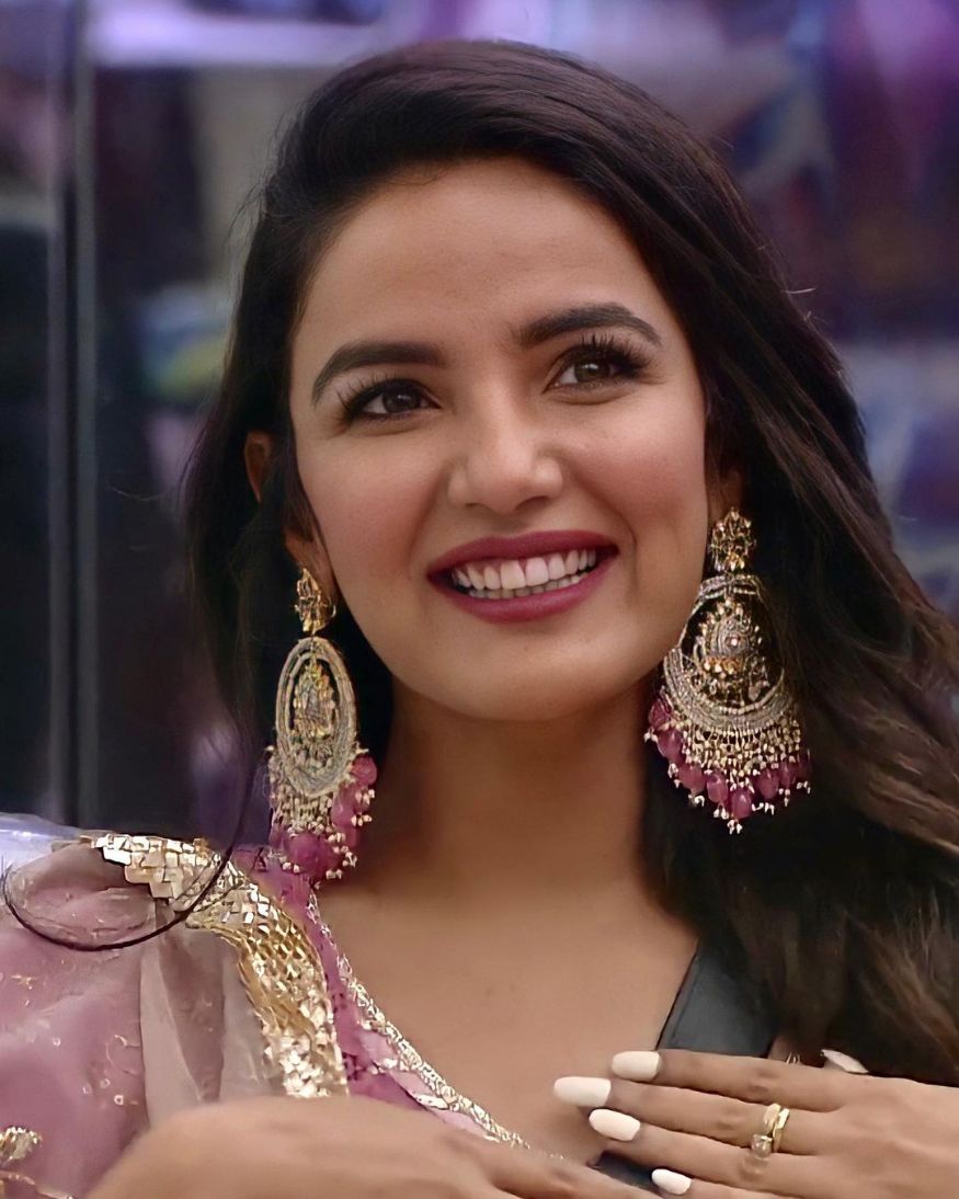 Bigg Boss 14 Jasmin Bhasin Lights Up The Internet With Her Smile Bigg Boss 14 Jasmin Bhasin Lights Up The Internet With Her Smile