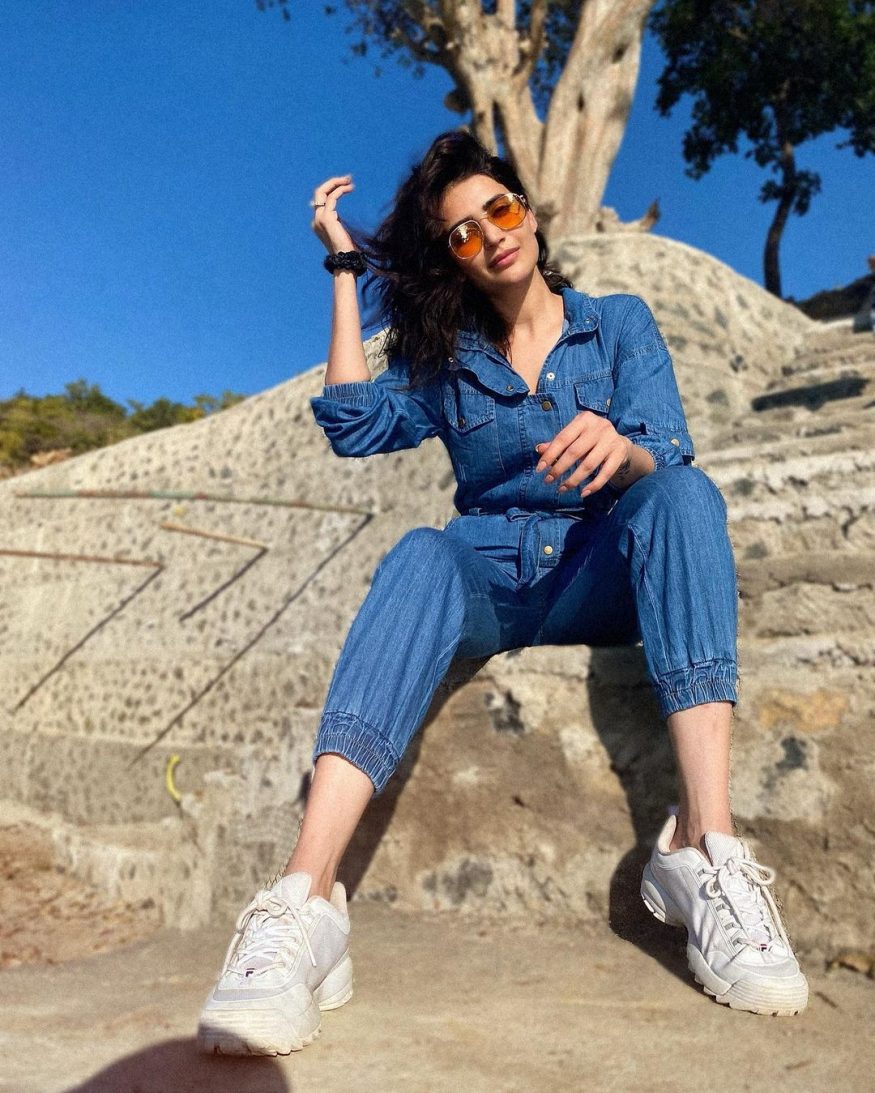 Karishma Tanna is taking the internet by storm in her latest Instagram posts. Dressed in smart denim overalls, she is definitely looking lit! (Image: Instagram) Karishma Tanna is taking the internet by storm in her latest Instagram posts. Dressed in smart denim overalls, she is definitely looking lit! (Image: Instagram)