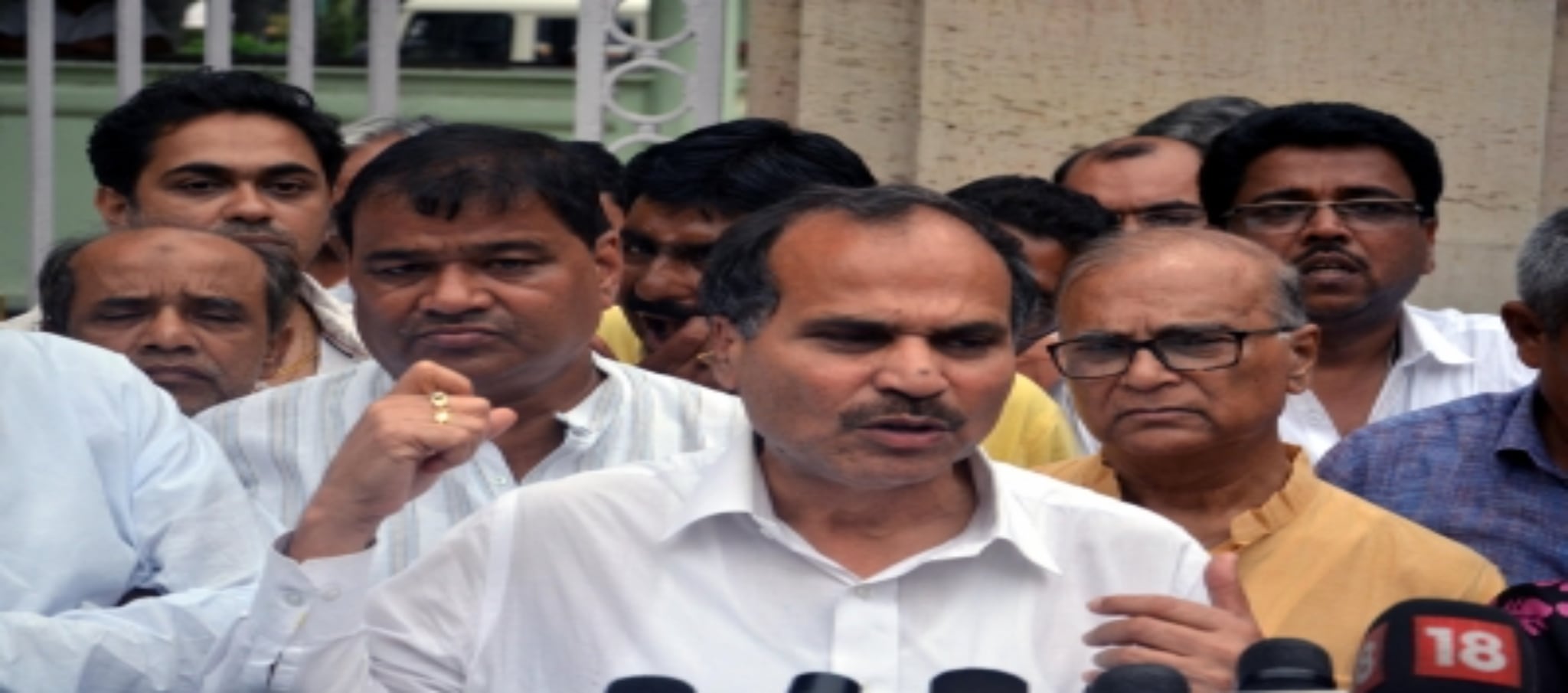 Left, Congress Leaders Hold Talks in Kolkata to Finalise ...