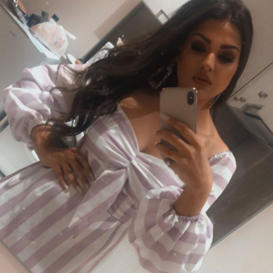 The actress keeps her fans entertained o social media with her bewitching pictures. Seen here clicking a mirror selfie. (Image: Instagram) The actress keeps her fans entertained o social media with her bewitching pictures. Seen here clicking a mirror selfie. (Image: Instagram)