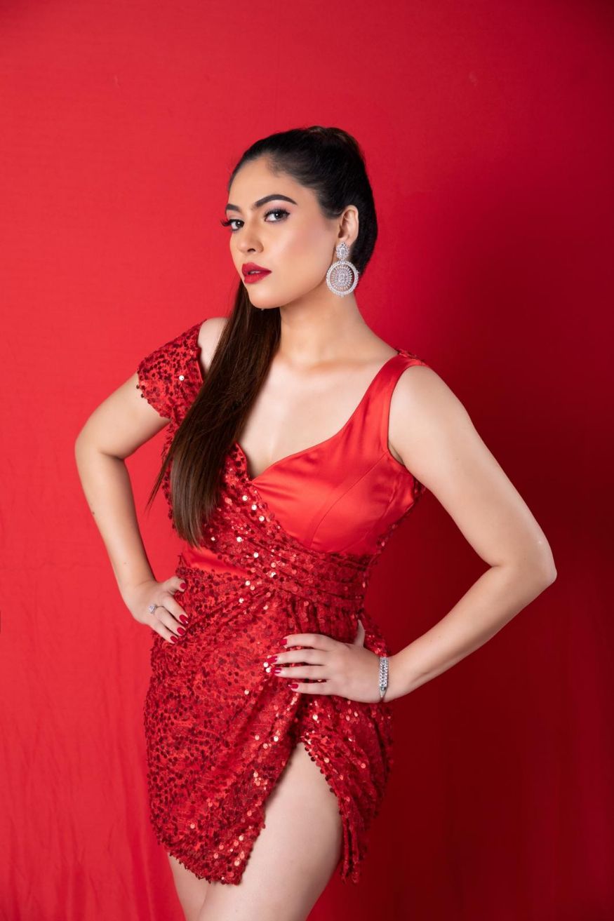 Sherin is a diva with her impeccable beauty and glamour. (Image: Instagram) Sherin is a diva with her impeccable beauty and glamour. (Image: Instagram)