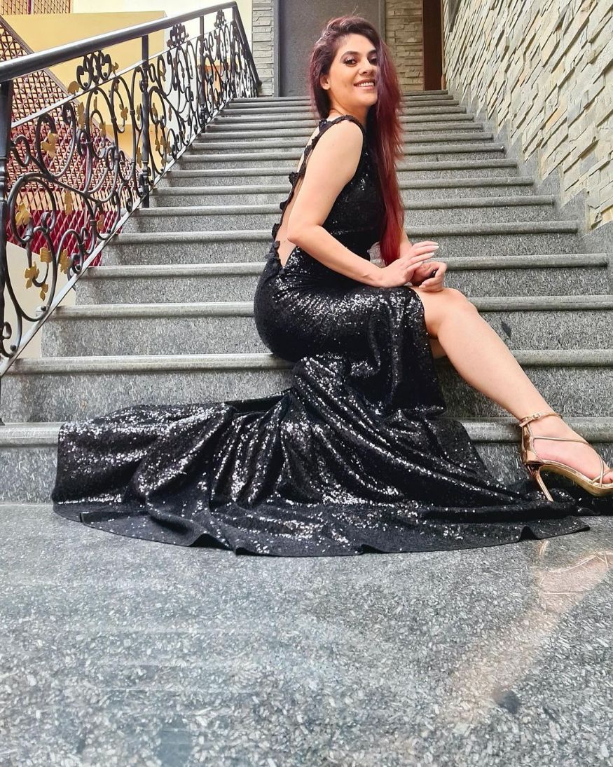  Seen here in a thigh-high slit dress. (Image: Instagram)