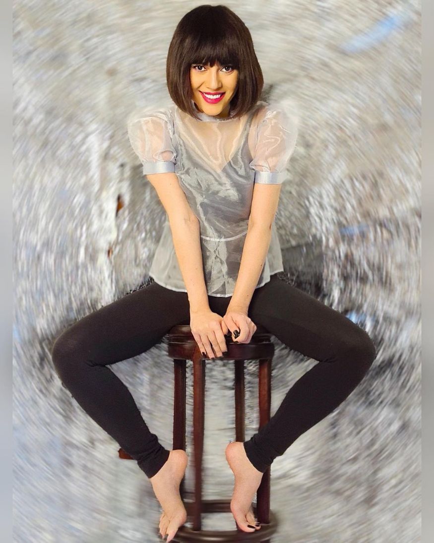 Rocks the coolest fringe haircut like a hair-pro! (Image: Instagram) Rocks the coolest fringe haircut like a hair-pro! (Image: Instagram)