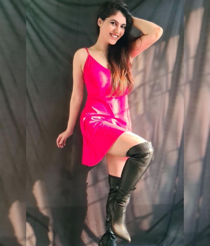Garnering millions of likes, most of her pictures steam up the cyberspace with her hot and sexy photos. (Image: Instagram) Garnering millions of likes, most of her pictures steam up the cyberspace with her hot and sexy photos. (Image: Instagram)