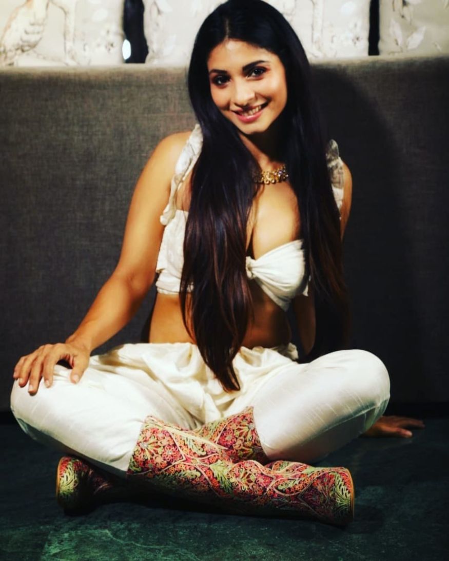 Born to Somu Mukherjee and actress Tanuja, Tanisha comes from a prominent family of the Indian film industry. (Image: Instagram) Born to Somu Mukherjee and actress Tanuja, Tanisha comes from a prominent family of the Indian film industry. (Image: Instagram)
