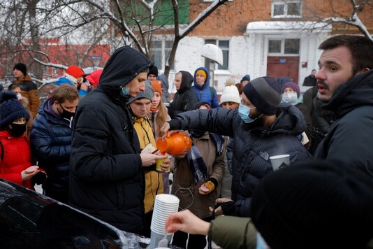 People, including supporters of Alexei Navalny, gather outside a police station where the Russian opposition leader is being held following his detention, in Khimki outside Moscow, Russia January 18, 2021. REUTERS/Maxim Shemetov People, including supporters of Alexei Navalny, gather outside a police station where the Russian opposition leader is being held following his detention, in Khimki outside Moscow, Russia January 18, 2021. REUTERS/Maxim Shemetov