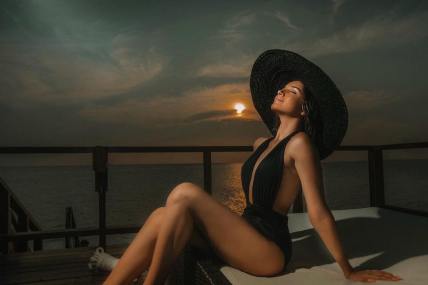 Tara Sutaria, who debuted with 'Student of the Year 2,' is a beach bum. Time and again, she escapes to the beach and posts drop-dead gorgeous photos of herself. (Image: Instagram) Tara Sutaria, who debuted with 'Student of the Year 2,' is a beach bum. Time and again, she escapes to the beach and posts drop-dead gorgeous photos of herself. (Image: Instagram)