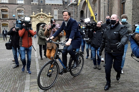 Dutch Prime Minister Mark Rutte leaves the Parliament building, amid the coronavirus disease (COVID-19) lockdown, in The Hague, Netherlands January 15, 2021. REUTERS/Piroschka van de Wouw Dutch Prime Minister Mark Rutte leaves the Parliament building, amid the coronavirus disease (COVID-19) lockdown, in The Hague, Netherlands January 15, 2021. REUTERS/Piroschka van de Wouw
