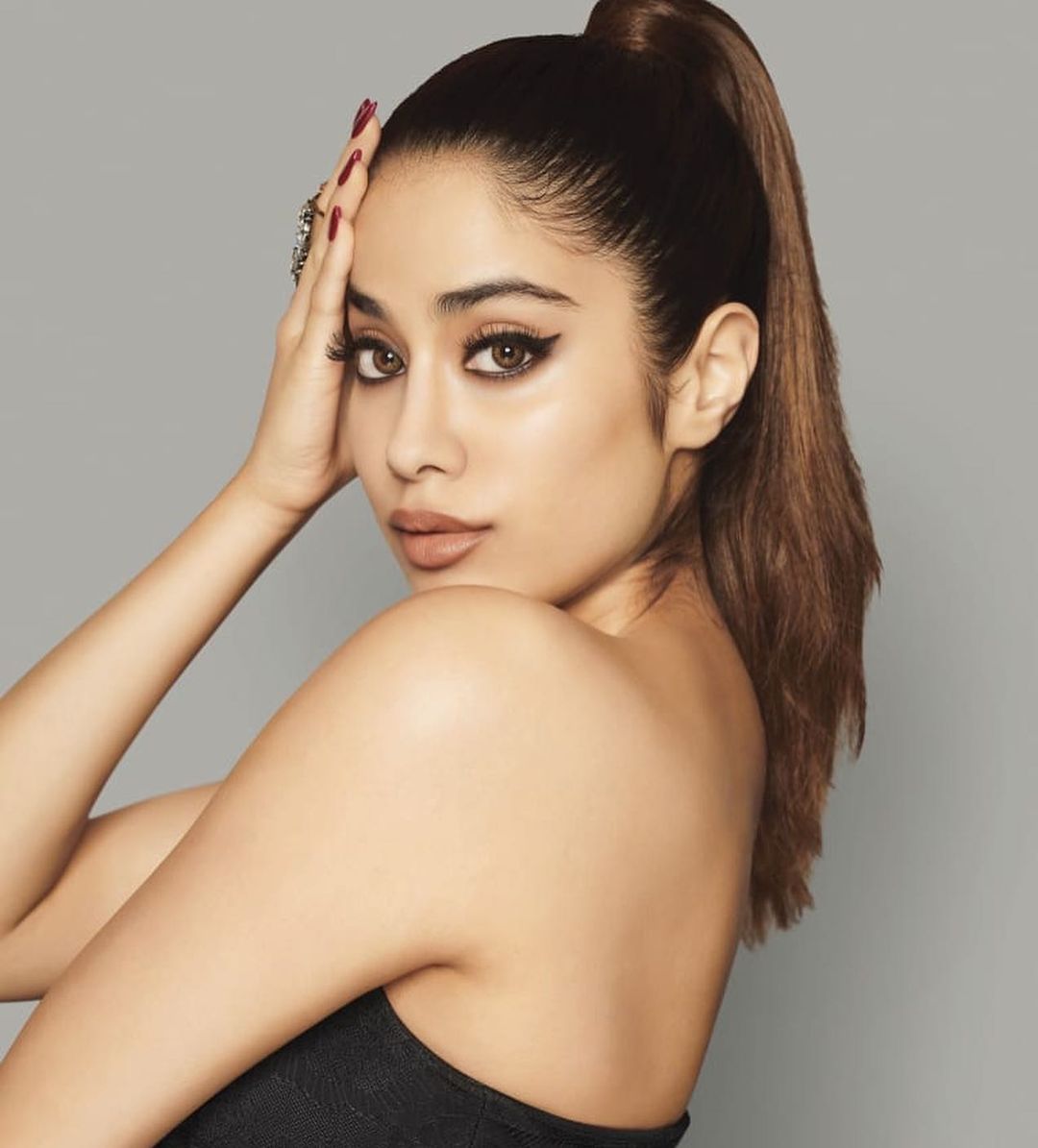  Janhvi is seen in a black bandeau top. She wore her hair in a sleek ponytail. (Image: Twitter)