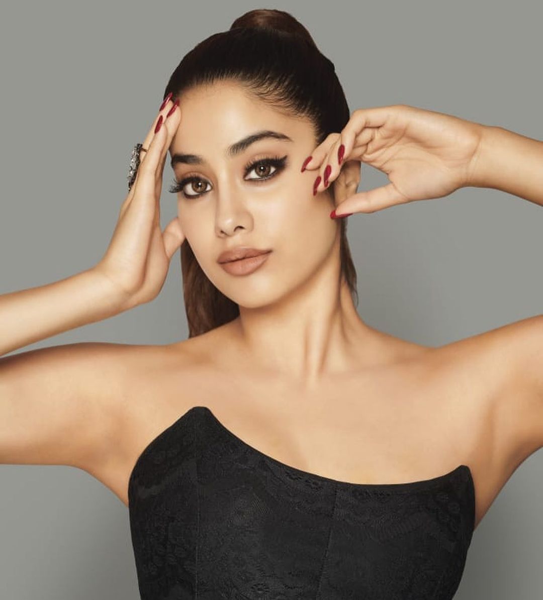 But the higlight of Janhvi's look is her black winged eyeliner. Complimenting it further is her bronzed skin and nude lips. (Image: Twitter)