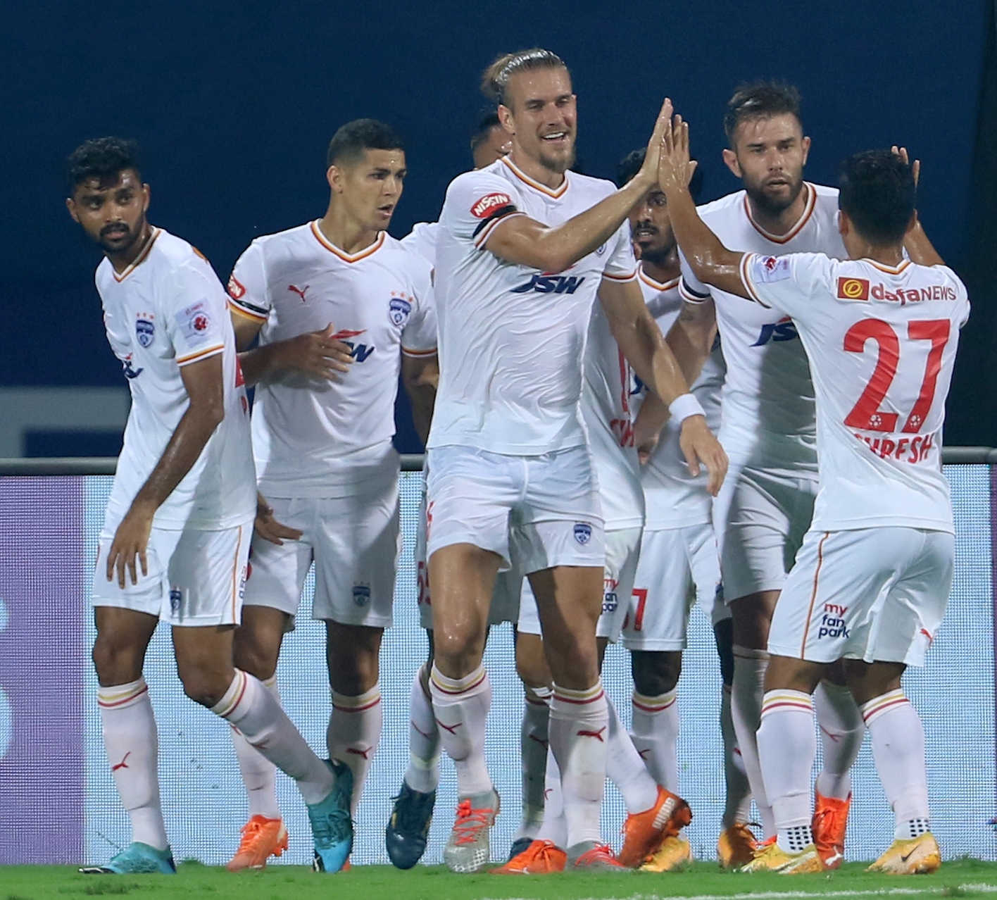 Isl 2020 21 Kerala Blasters Beat Bengaluru Fc 2 1 In Pics Photogallery