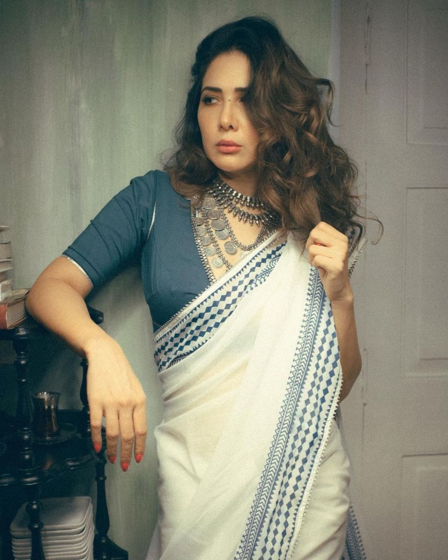  Kim Sharma stills looks the same as she did in the early 2000s. (Image: Instagram)