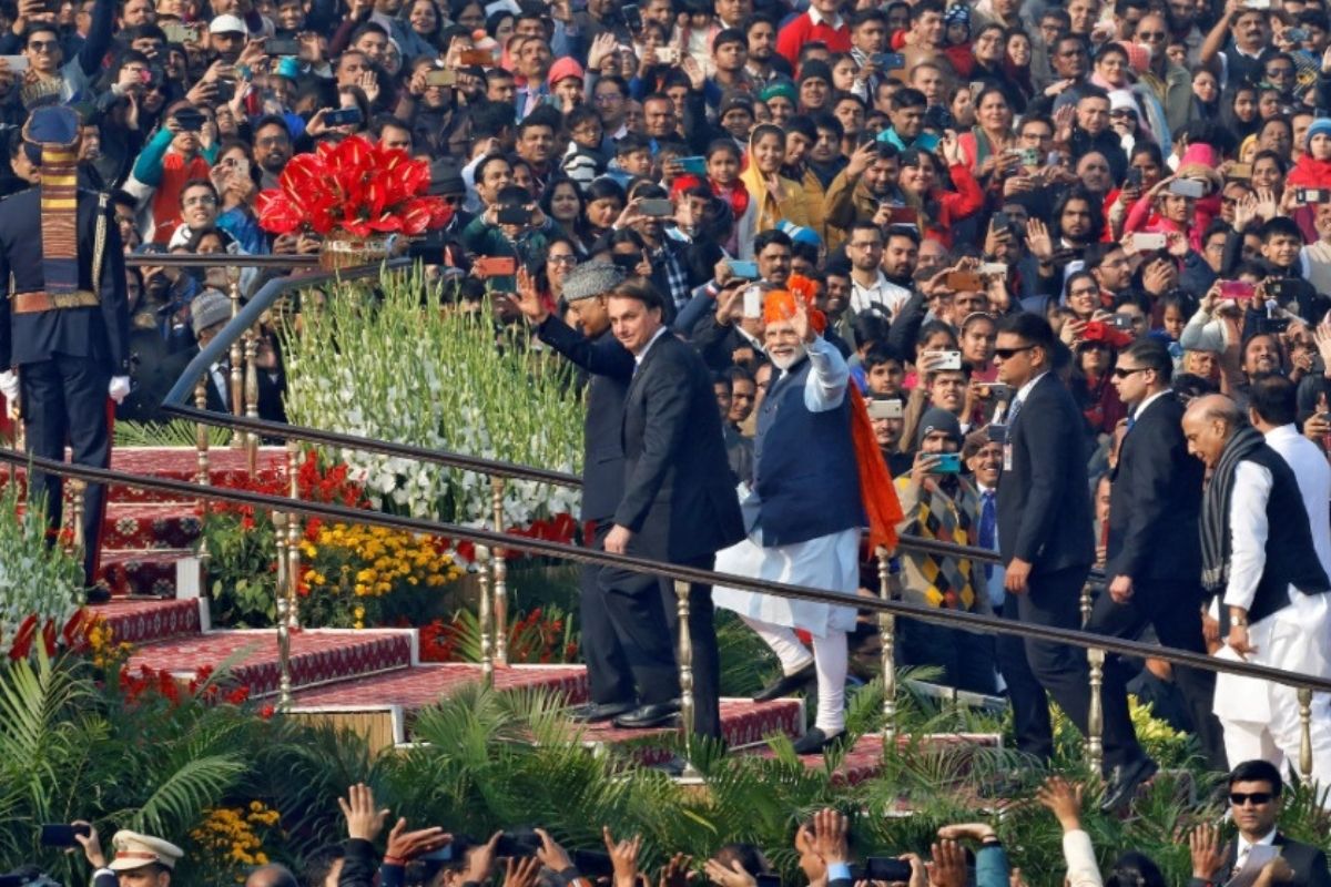All India Radio News on X: #RepublicDayParade, PM Narendra Modi greets  crowd at #KartavyaPath, Delhi. #RepublicDay, #RepublicDayIndia, #RDaywithAIR, #RepublicDay2023