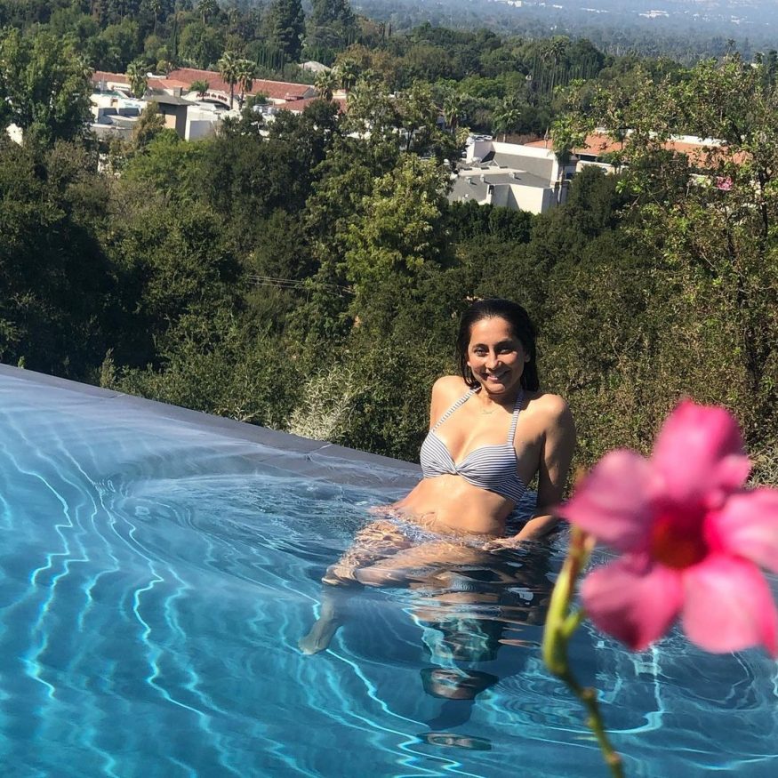 The VJ paints a happy picture while chilling in the pool. (Image: Instagram)