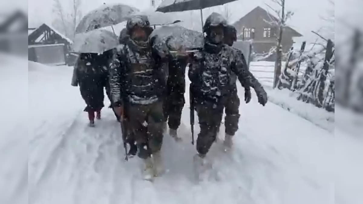 Army Personnel Ferry Woman, Newborn to Their Home on Stretcher Amid Heavy Snowfall in J&K