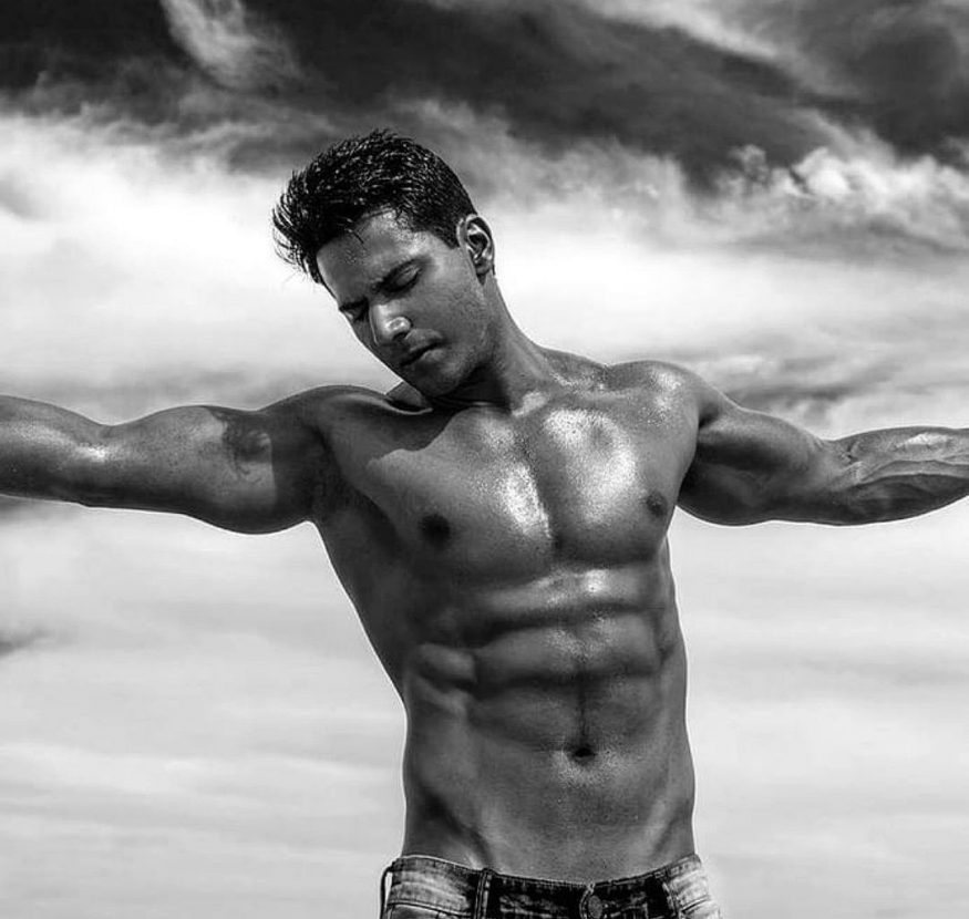 Varun Dhawan Flexed His Muscles And Showed His Abs At Haldi Ceremony