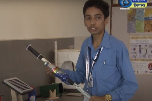 Kartik's device has a switch to rotate the brush attached to the device and also one that works for water. And since the pressure of the water is less, it ensure much less is wasted. (Credit: DD Kangra/Youtube)