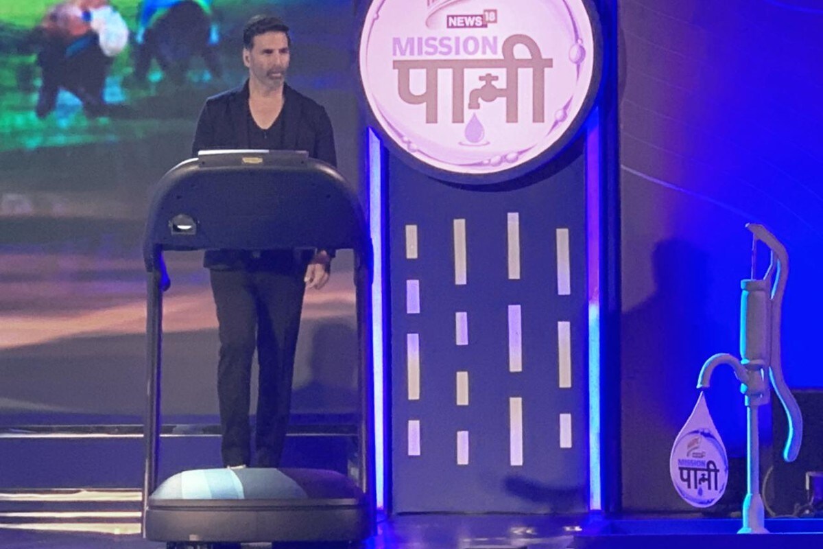 Mission Paani Waterthon LIVE Updates: Akshay Kumar Tries to 'Feel Plight of Those Walking Miles for Water', Takes to Treadmill on Stage - News18