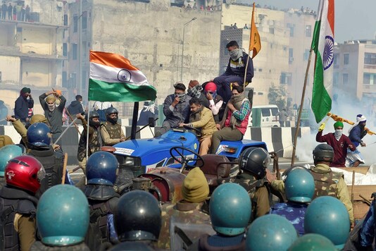 Police uses teargas as farmers attempt to break barricades near Akshardham during the 'Kisan Gantantra Parade', amid the 72nd Republic Day celebrations, in New Delhi, Tuesday.(PTI Photo)