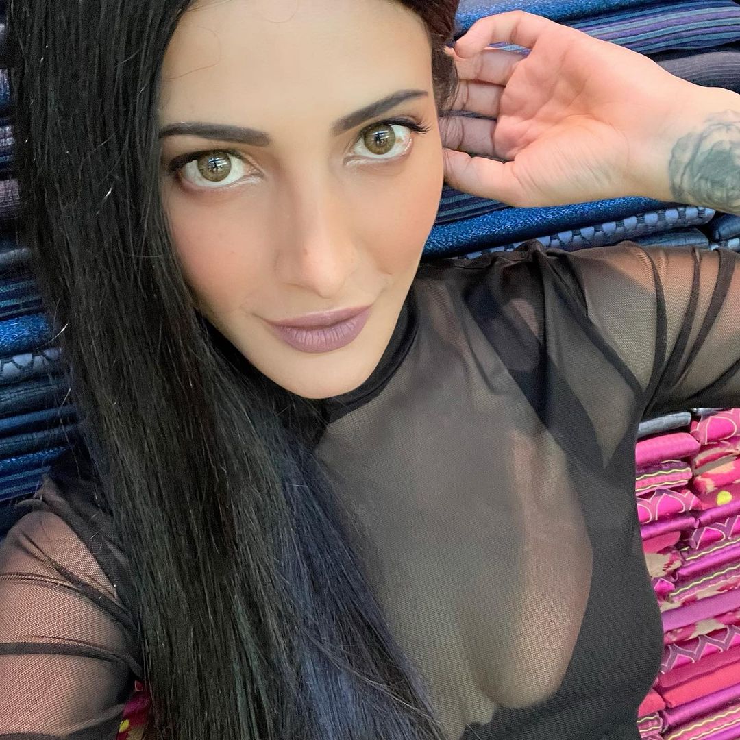 Shruti Hassan Hot Sex Hd - Happy Birthday Shruti Haasan: Her Social Media Photos Can Make You Go Weak  in Knees - News18