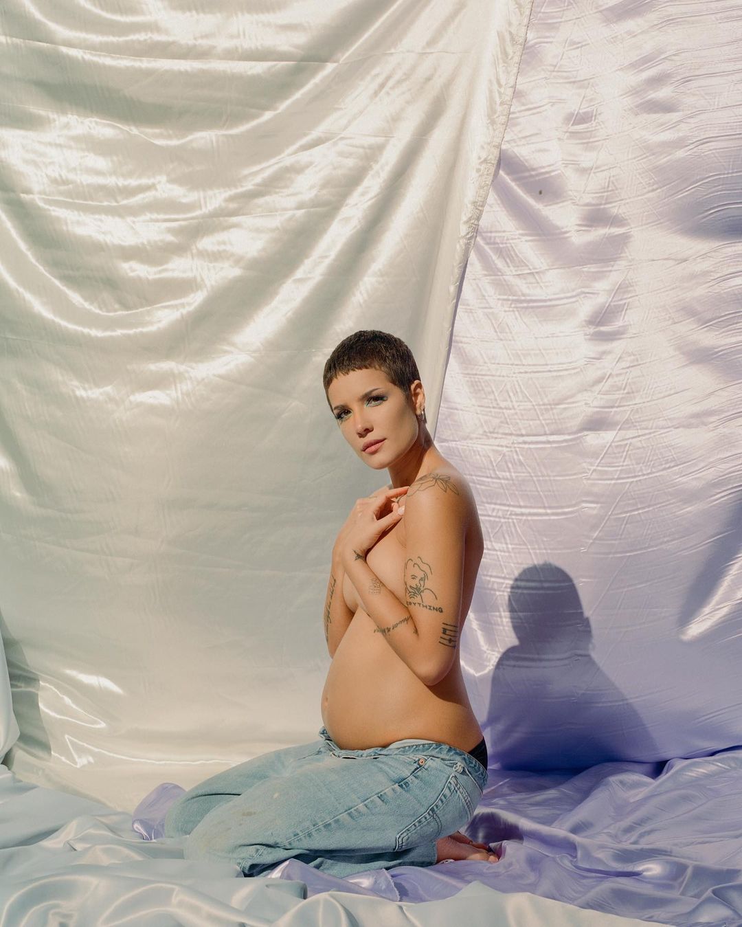 Pregnant Posing Nude - Halsey Joins Celebrities Who Posed Topless And Nude When Pregnant
