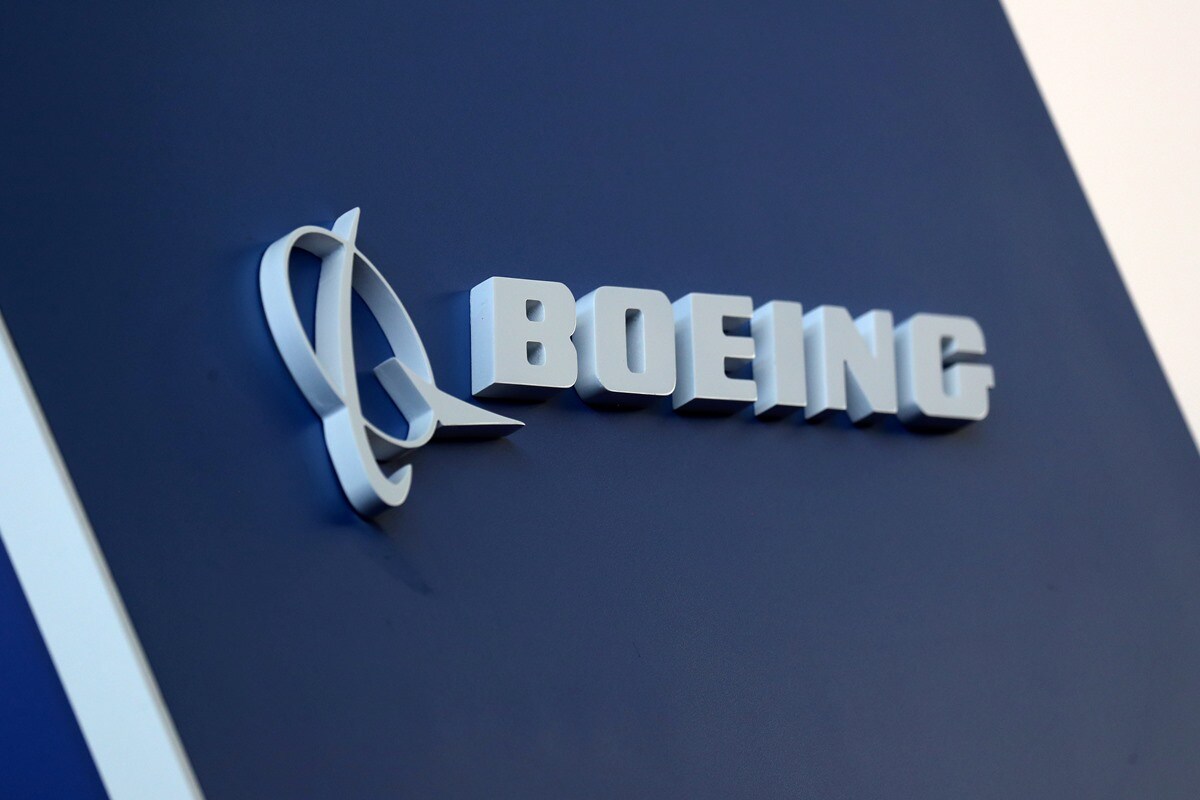 Rossiya Airlines Boeing 777 Makes Emergency Landing in Moscow After Engine Sensor Problem
