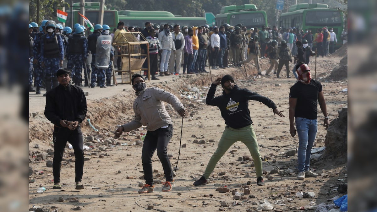 Delhi Police Says SHO Grievously Injured After Clashes Between Farmers and Locals at Singhu Border