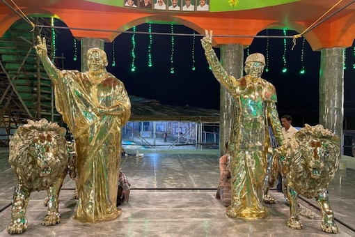 Bronze statues of the two leaders- Jayalalithaa, MG Ramachandran 
