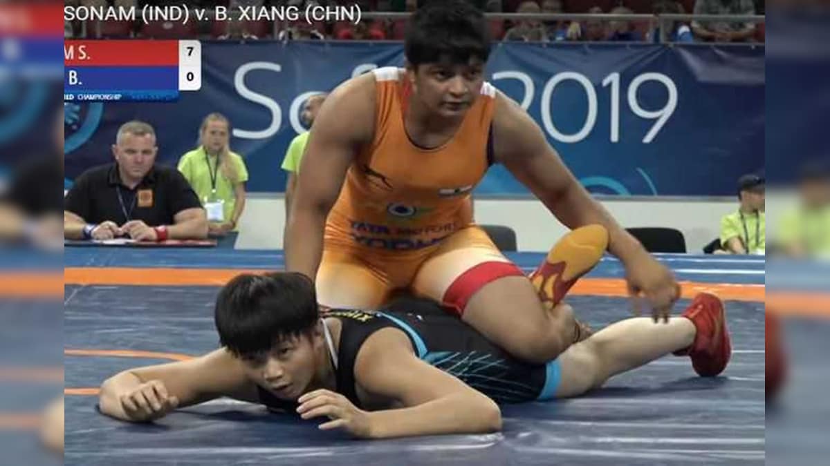 Young Sonam upsets Sakshi Malik to Win Gold at Senior Wrestling Nationals