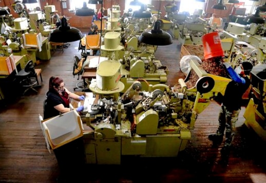 US Unemployment Claims Slip To Still-high 787,000 US Unemployment Claims Slip To Still-high 787,000