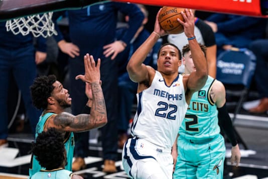 James Leads Lakers Past Grizzlies To Open 2-game Set James Leads Lakers Past Grizzlies To Open 2-game Set