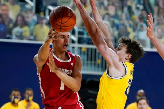 No. 7 Michigan Routs No. 9 Wisconsin 77-54 No. 7 Michigan Routs No. 9 Wisconsin 77-54