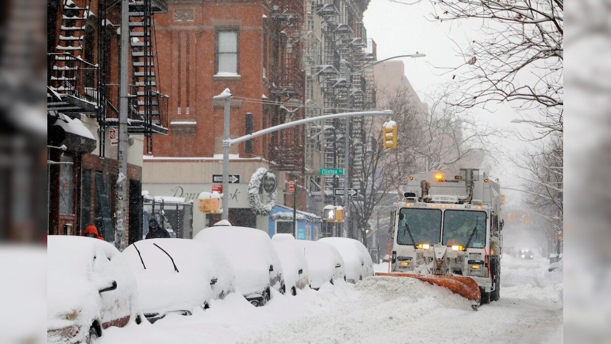 Huge Snowstorm Hits US East Coast, Cancelling Flights & Disrupting Vaccinations