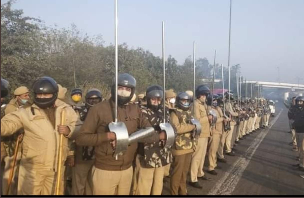 ‘No Approval’: Delhi Police Seeks Explanation as Photos of Cops Armed With Metal Lathis Go Viral