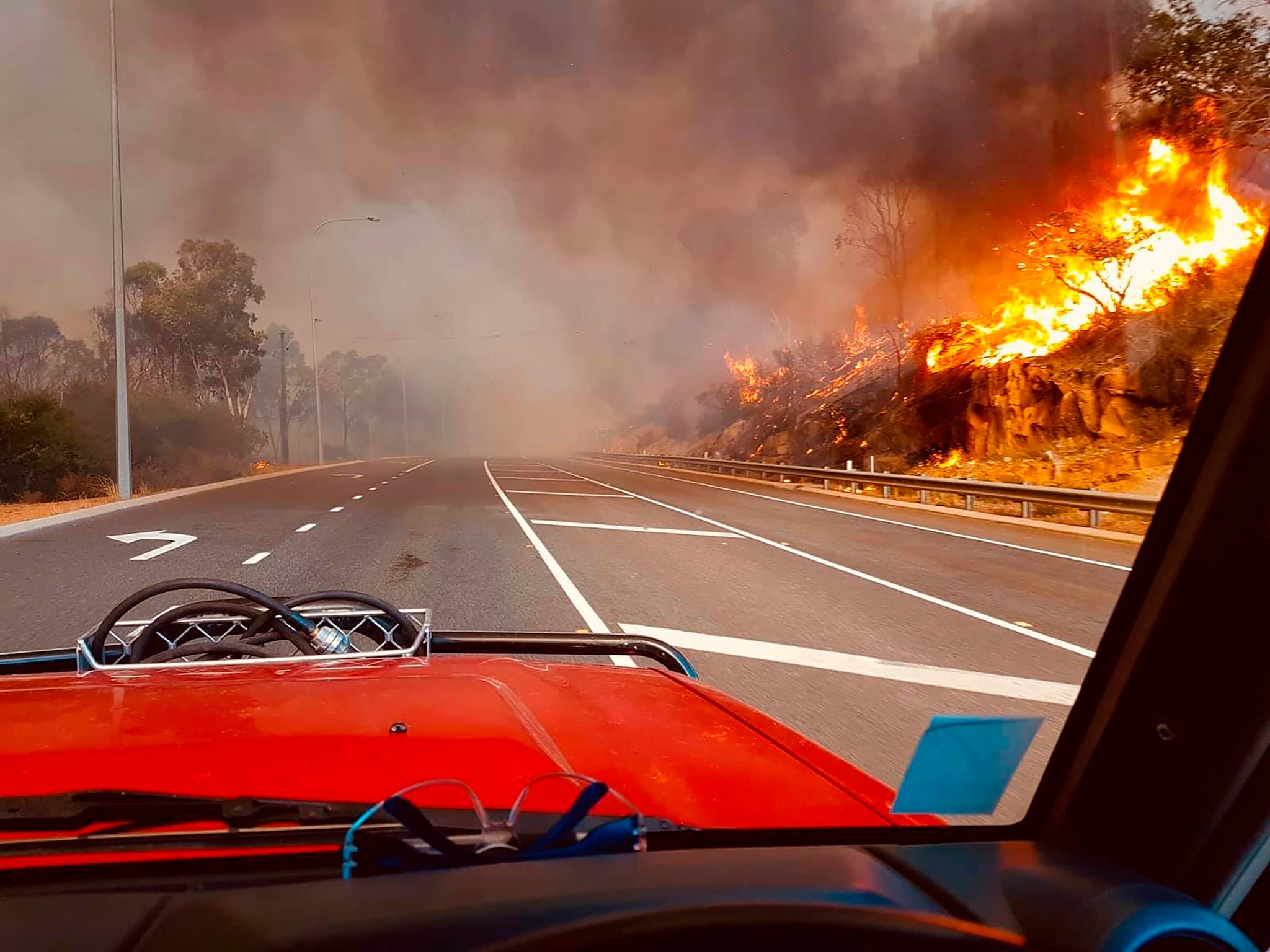 In Pictures: Out of Control Australian Bushfire, 56 Homes Lost ...