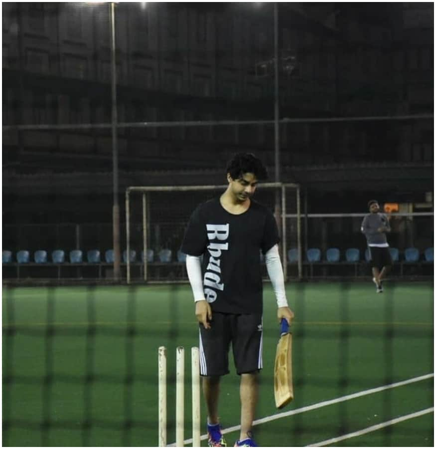 Aryan Khan and Ahan Shetty Spotted Playing Cricket with Friends, See ...