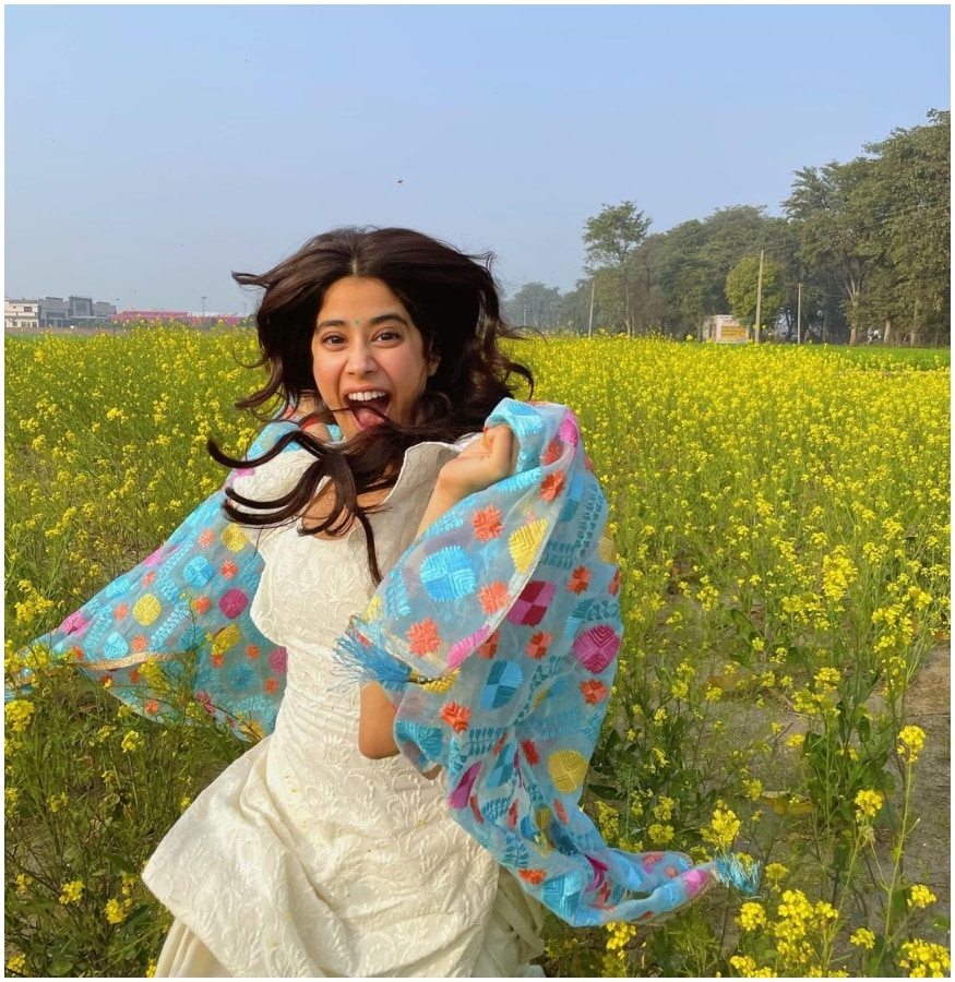 Janhvi Kapoor's Filmi Photo Shoot in Mustard Fields Gives Off Dilwale Dulhania Le Jayenge Vibes