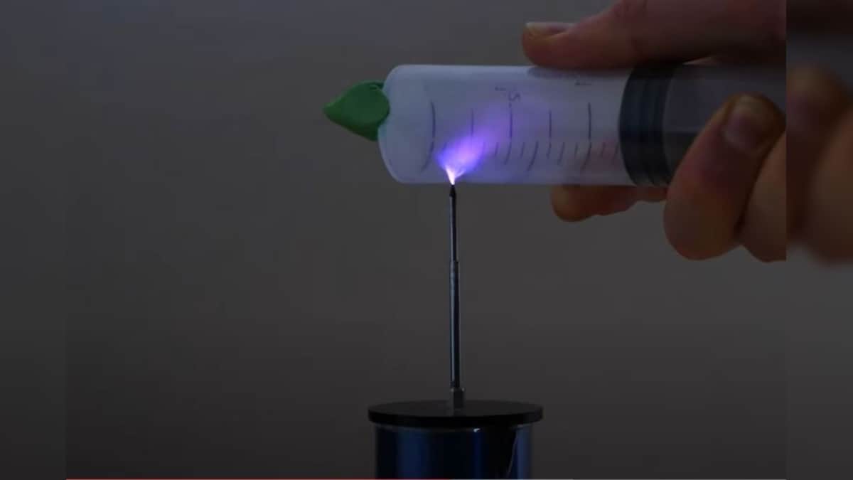YouTuber Performs Spectacular Experiment to Show What Happens When You