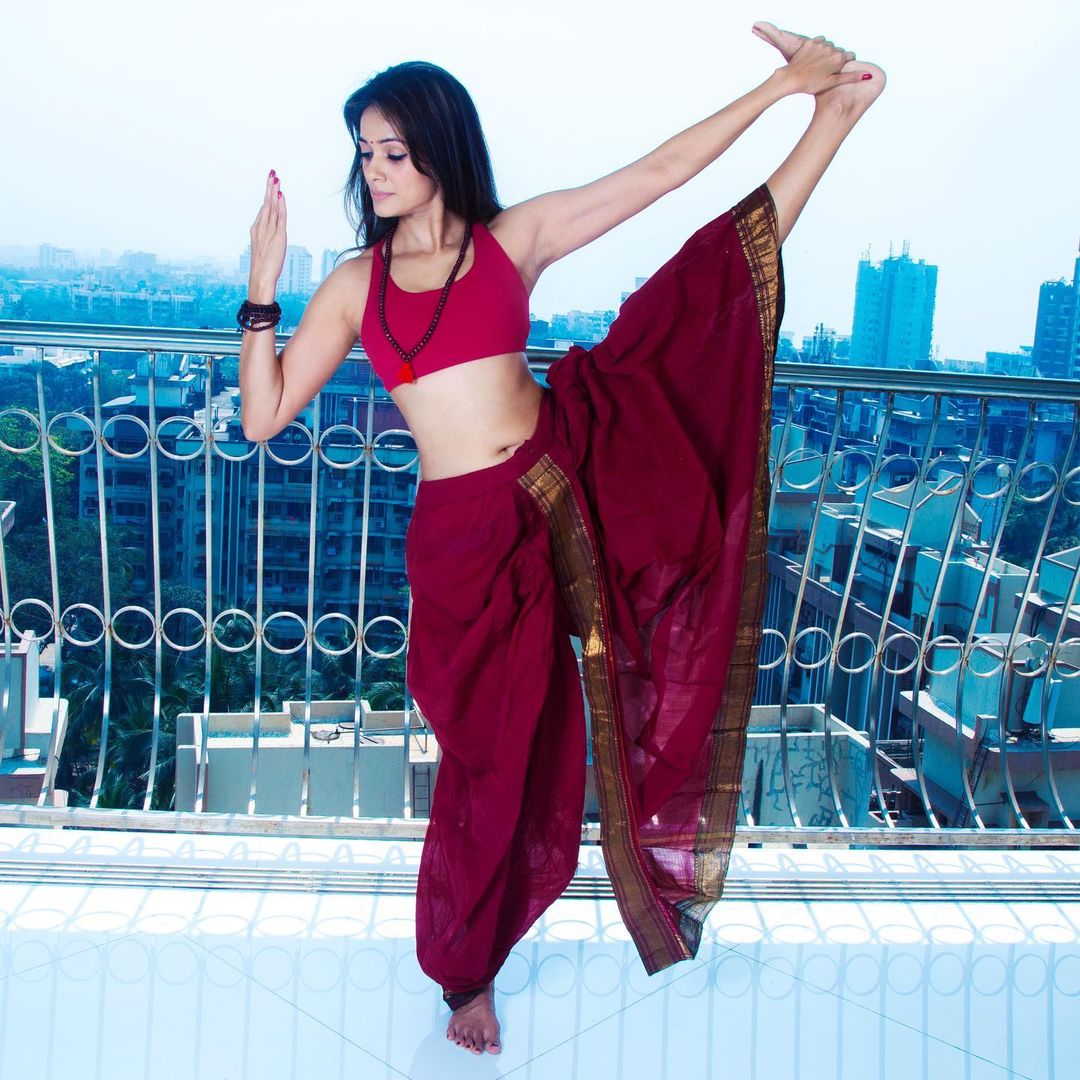  The actress attempts a pose in a saree and totally nails it! (Image: Instagram)