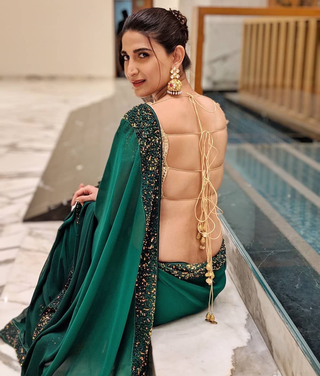  Aahana oozes hotness in a backless blouse. (Image: Instagram)