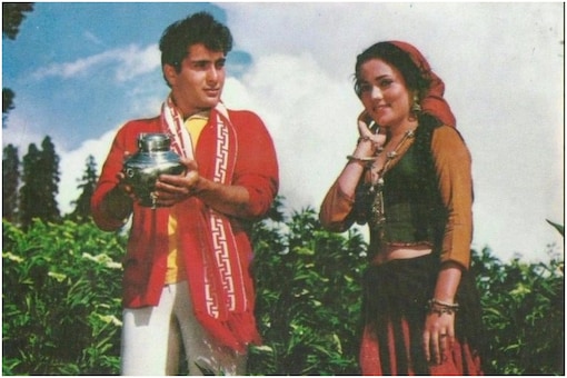 Rajiv Kapoor and Mandakini in a still from Ram Teri Ganga Maili.